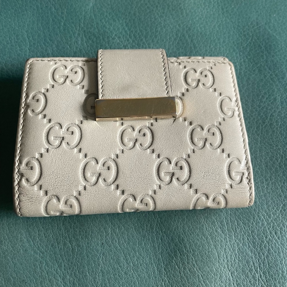 Gucci Cream Leather Card Case with Gold Accent